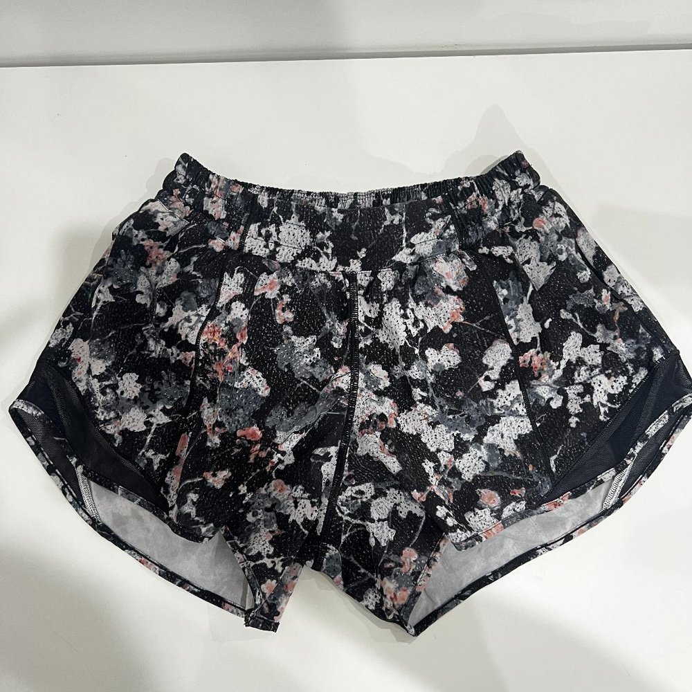Lululemon shorts size 6 tall